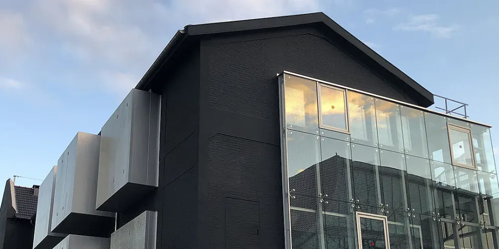 Façade double-peau VEA rétroéclairée par LED — Le Lavoir Numérique, Gentilly (94)